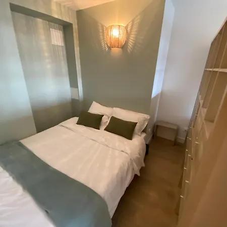 L'escale Et En Bord De