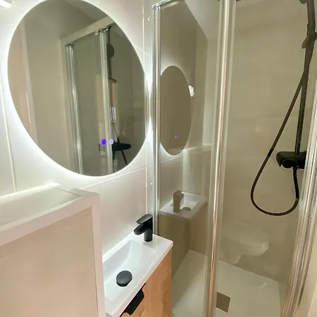 L'escale Et En Bord De Oda ve Kahvaltı Le Havre