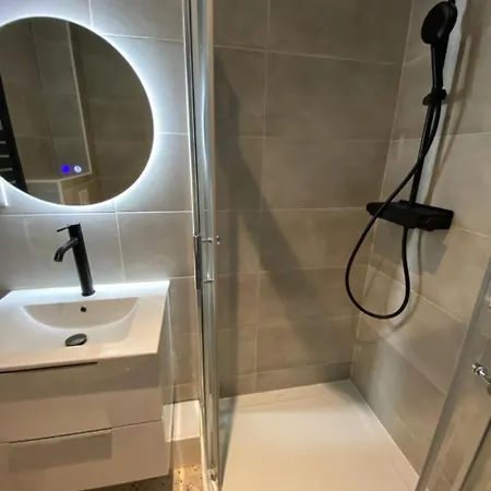 L'escale Et En Bord De 4*