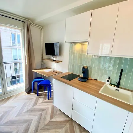 L'escale Et En Bord De