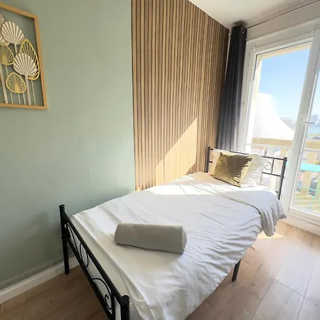 L'escale Et En Bord De 4*