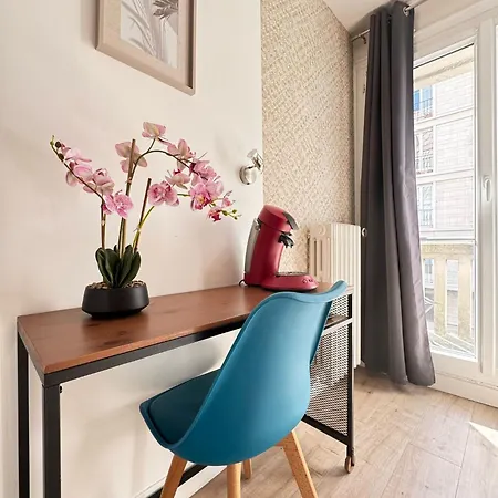 L'escale Et En Bord De 4*