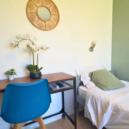 Couette-café L'escale Et En Bord De 4*