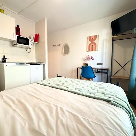 L'escale Et En Bord De Oda ve Kahvaltı 4*