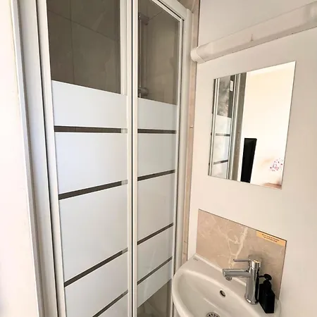 L'escale Et En Bord De Couette-café Le Havre